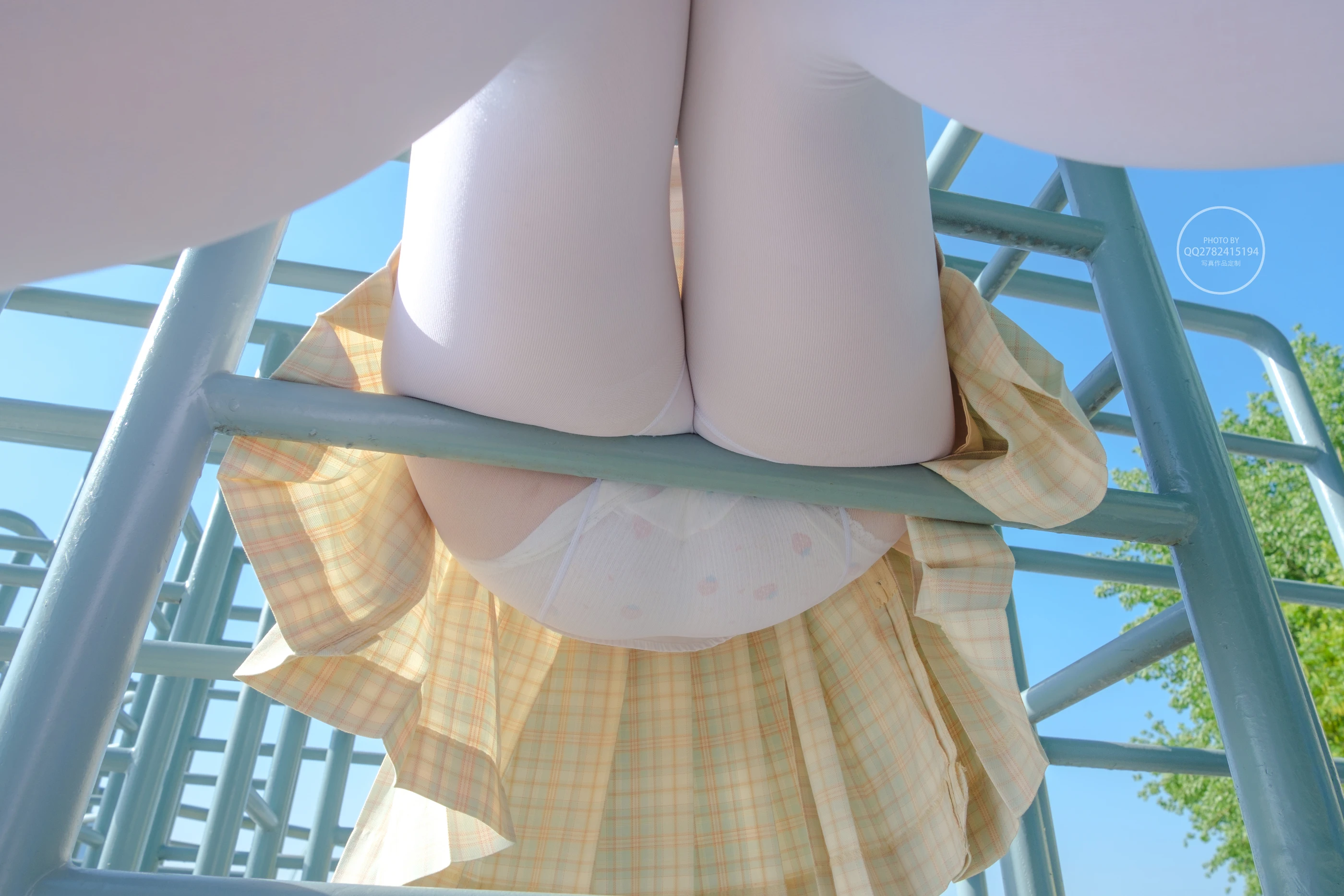 森萝财团 有料 NO.040 海边JK制服白丝 [95P]插图